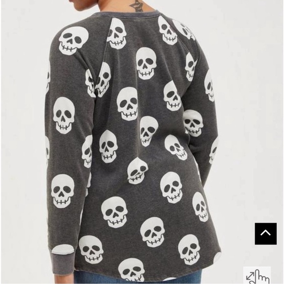 TORRID Classic Fit Cozy Fleece Crew Neck Raglan Tunic Skulls Sweatshirt Size 1 - Picture 4 of 14